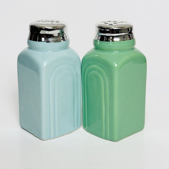 50s Retro Stoneware Salt Pepper Shakers Set MCM Farmhouse Cottage Mint Green - Picture 1 of 5